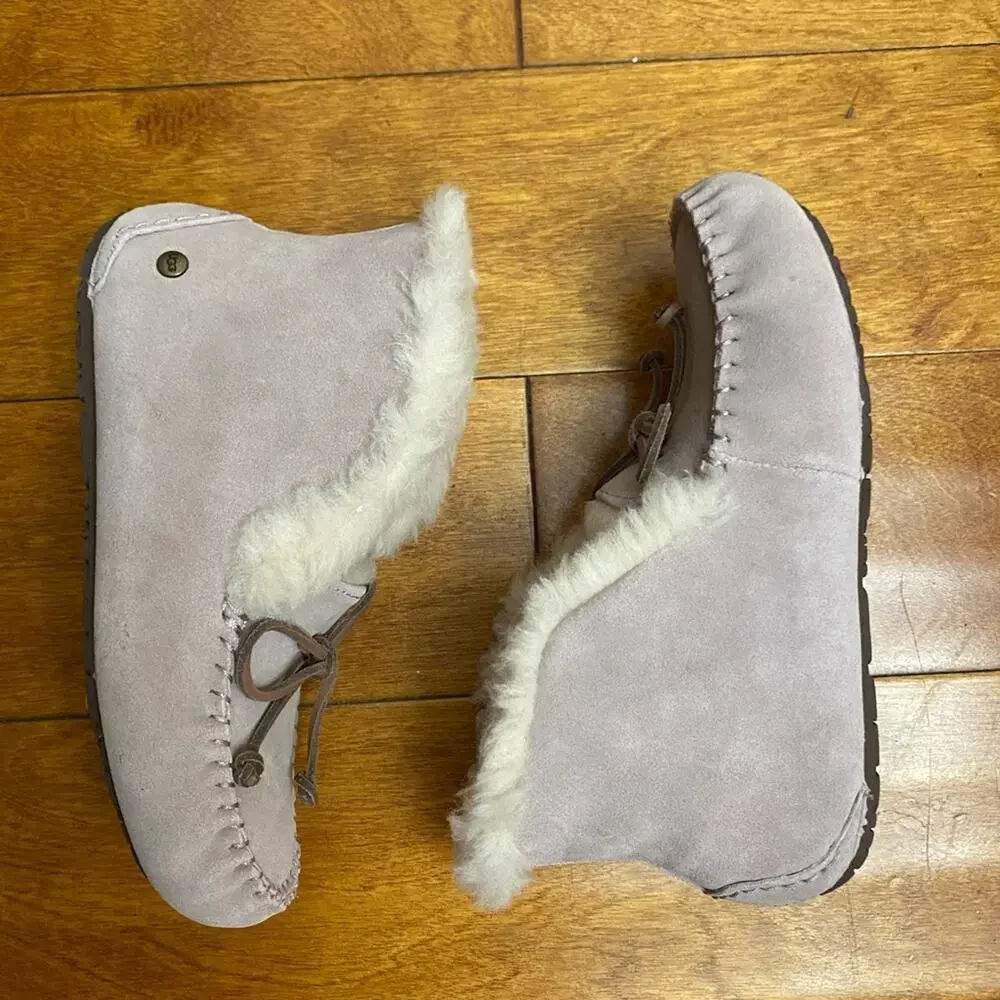 Light pink Ugg slippers in size 3
